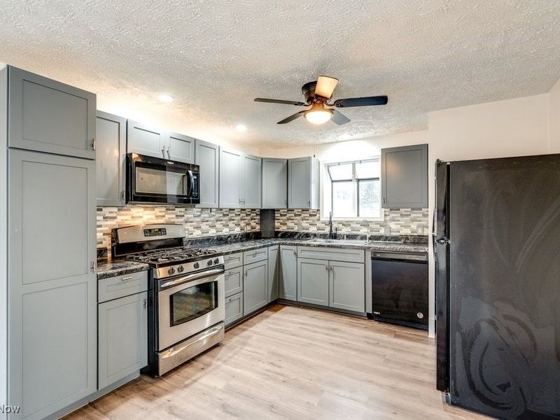 230 W 39th Street, Lorain, OH 44052 Photo 11