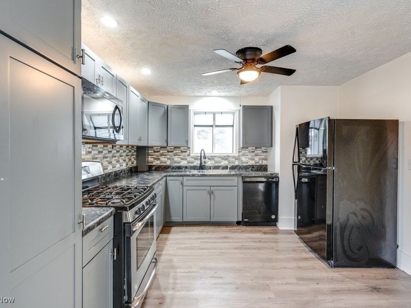 230 W 39th Street, Lorain, OH 44052 Photo 13