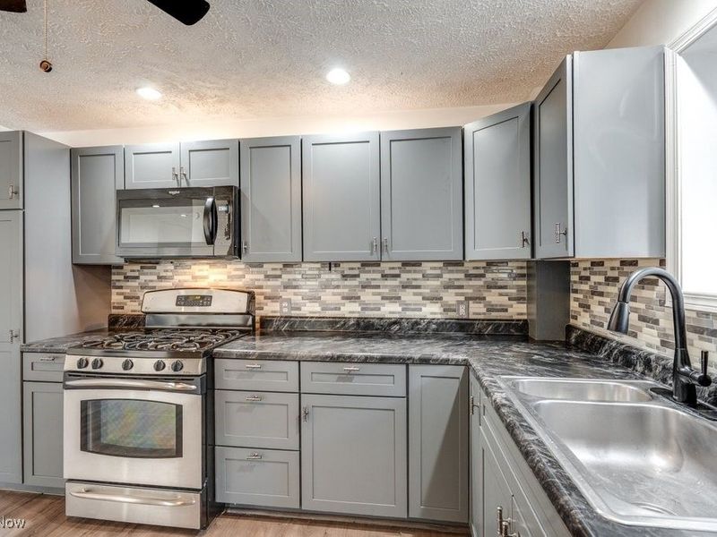 230 W 39th Street, Lorain, OH 44052 Photo 14