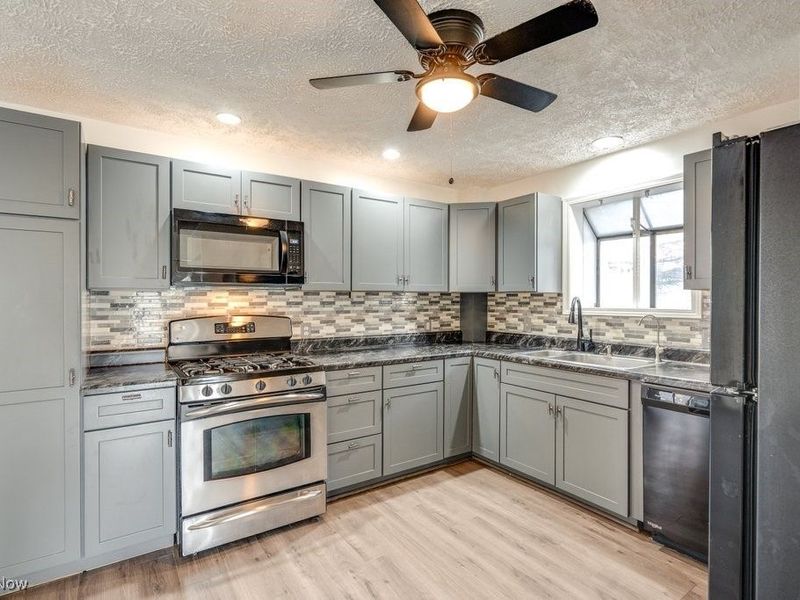 230 W 39th Street, Lorain, OH 44052 Photo 15