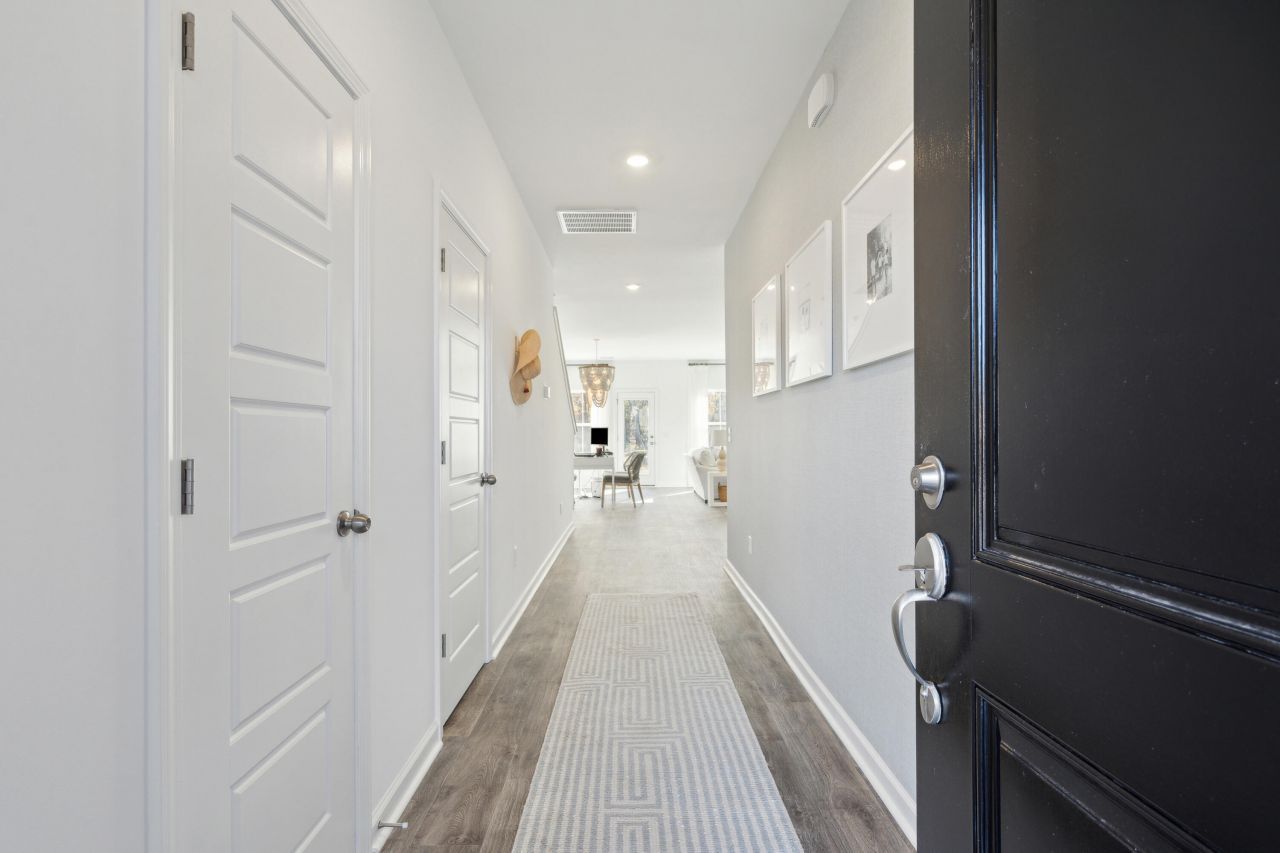 704 Ridgley Drive Photo 2