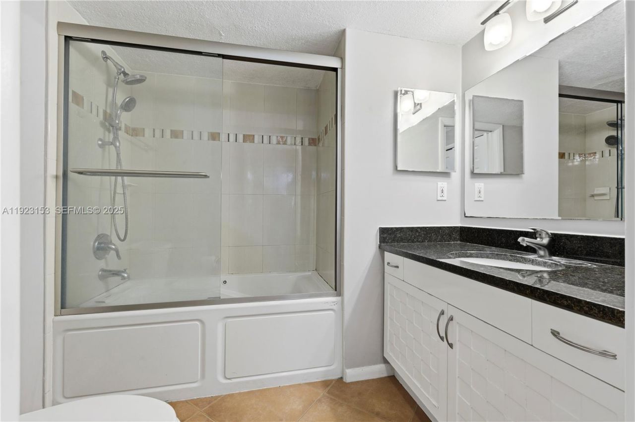 1721 Village Blvd, Unit 104, West Palm Beach, FL 33409 Photo