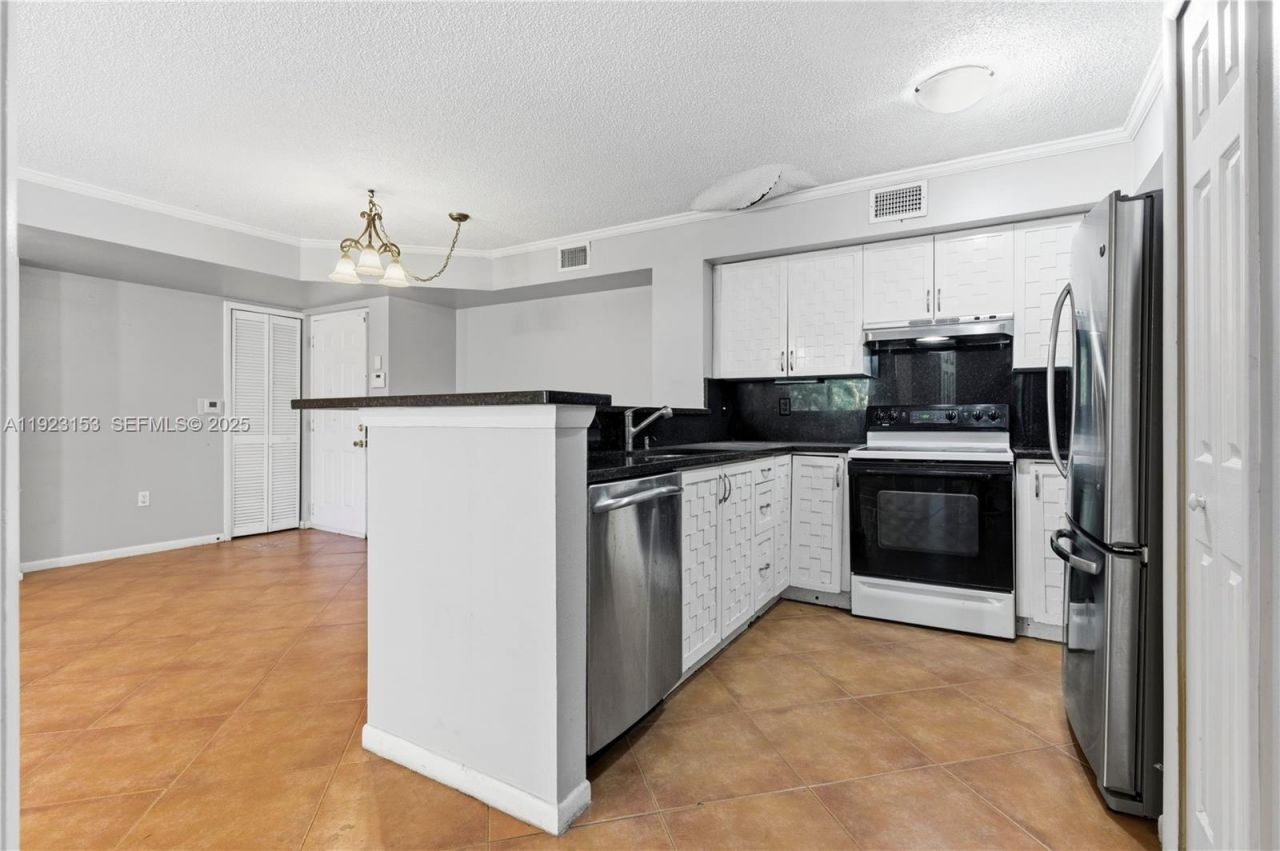 1721 Village Blvd, Unit 104, West Palm Beach, FL 33409 Photo