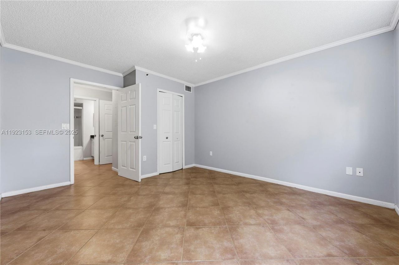 1721 Village Blvd, Unit 104, West Palm Beach, FL 33409 Photo