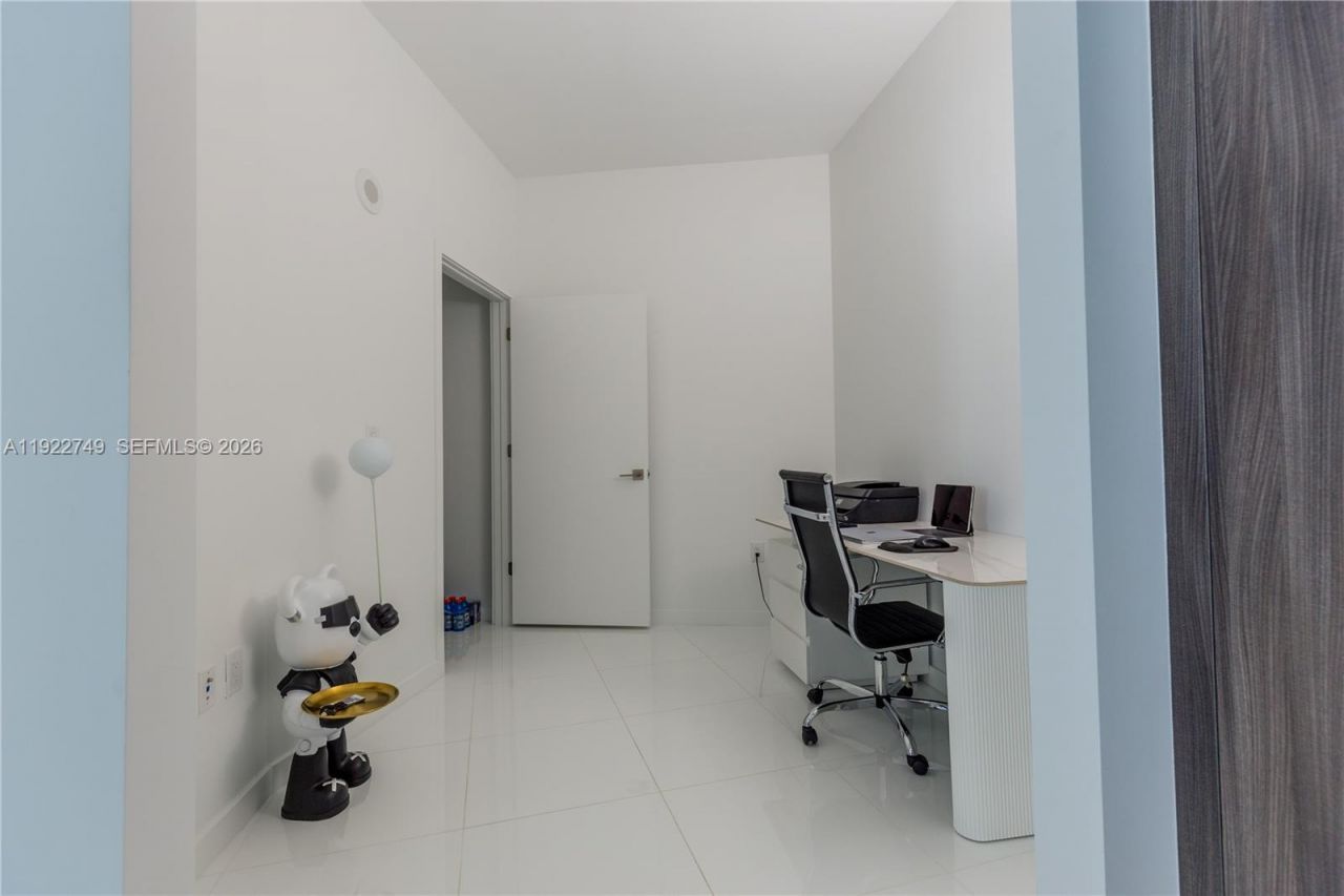 851 NE 1st Ave, Unit 3309, Miami, FL 33132 Photo