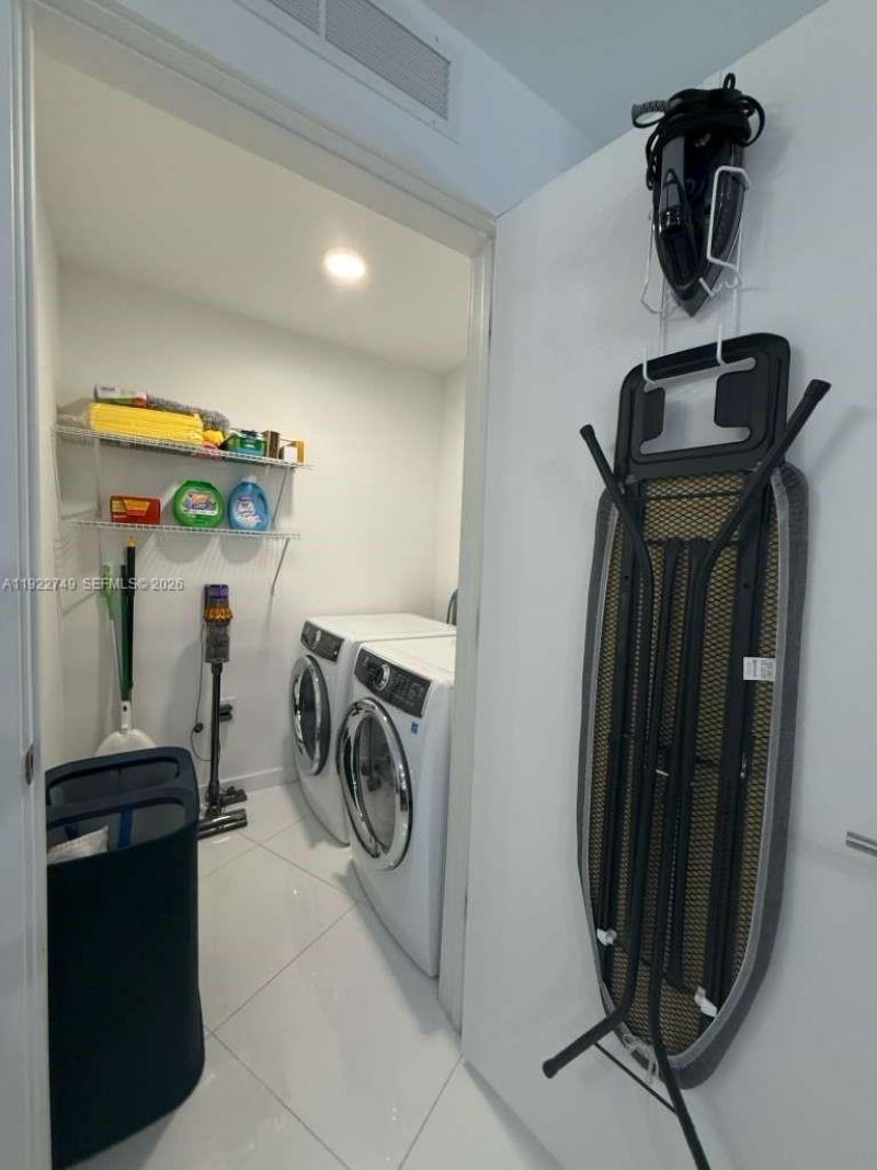 851 NE 1st Ave, Unit 3309, Miami, FL 33132 Photo