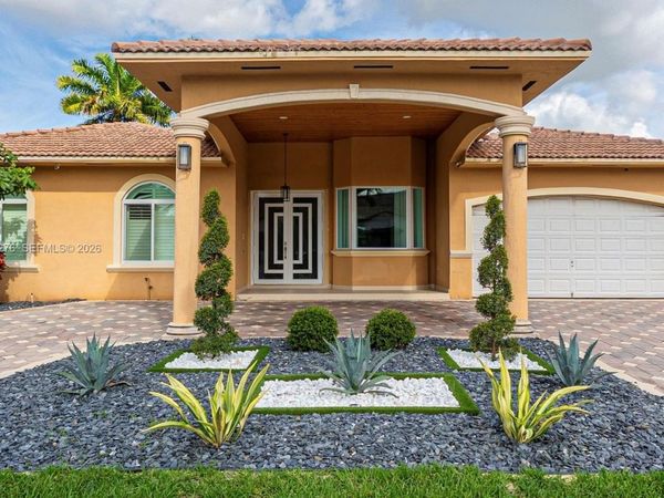 9895 NW 28th Ter, Doral, FL 33172