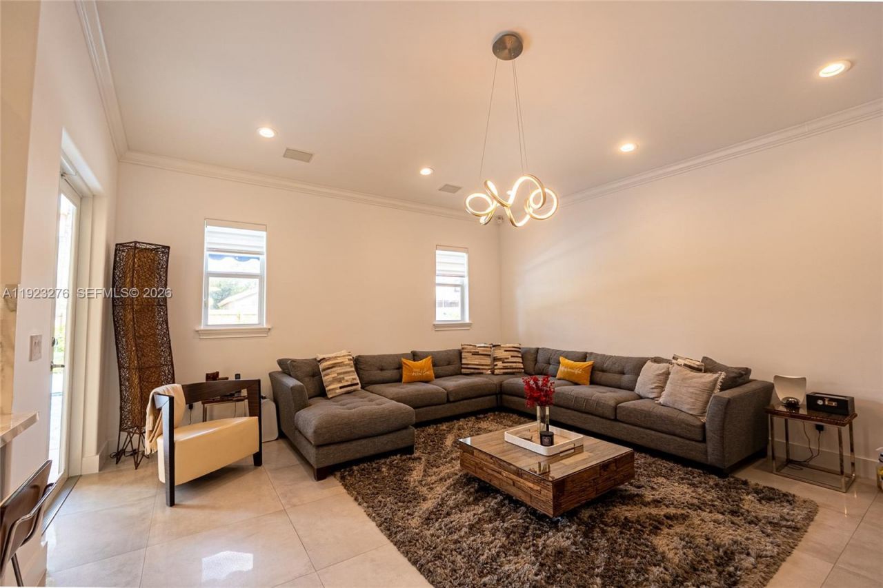 9895 NW 28th Ter, Doral, FL 33172 Photo