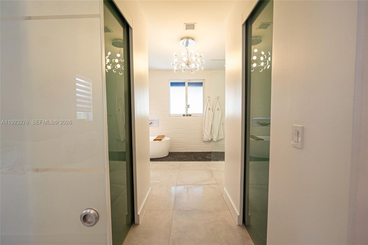 9895 NW 28th Ter, Doral, FL 33172 Photo