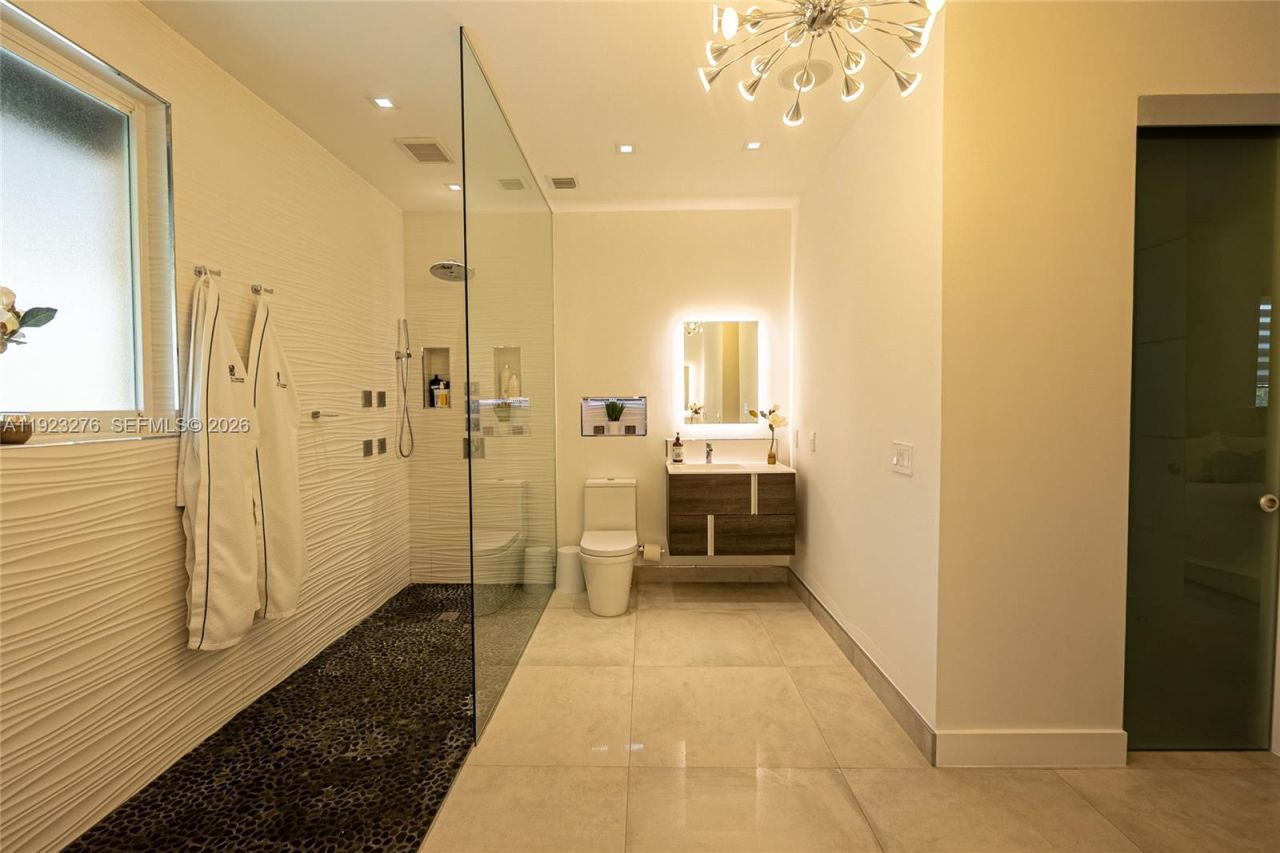 9895 NW 28th Ter, Doral, FL 33172 Photo