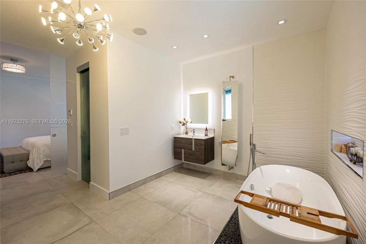 9895 NW 28th Ter, Doral, FL 33172 Photo