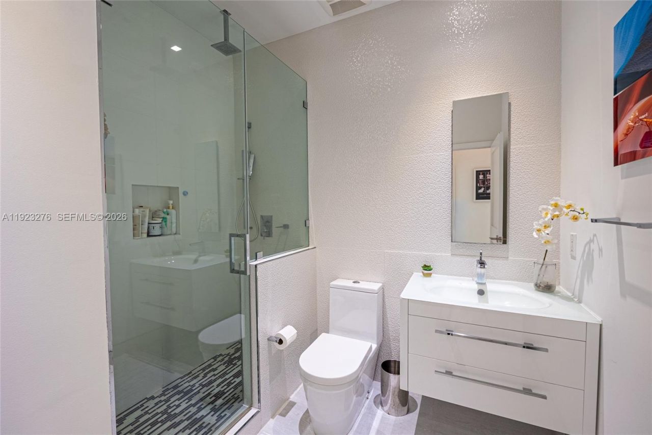 9895 NW 28th Ter, Doral, FL 33172 Photo