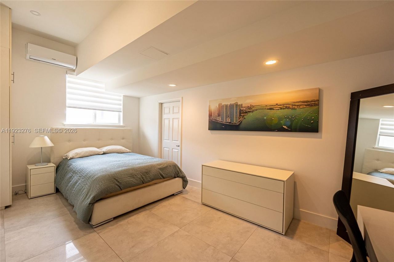 9895 NW 28th Ter, Doral, FL 33172 Photo