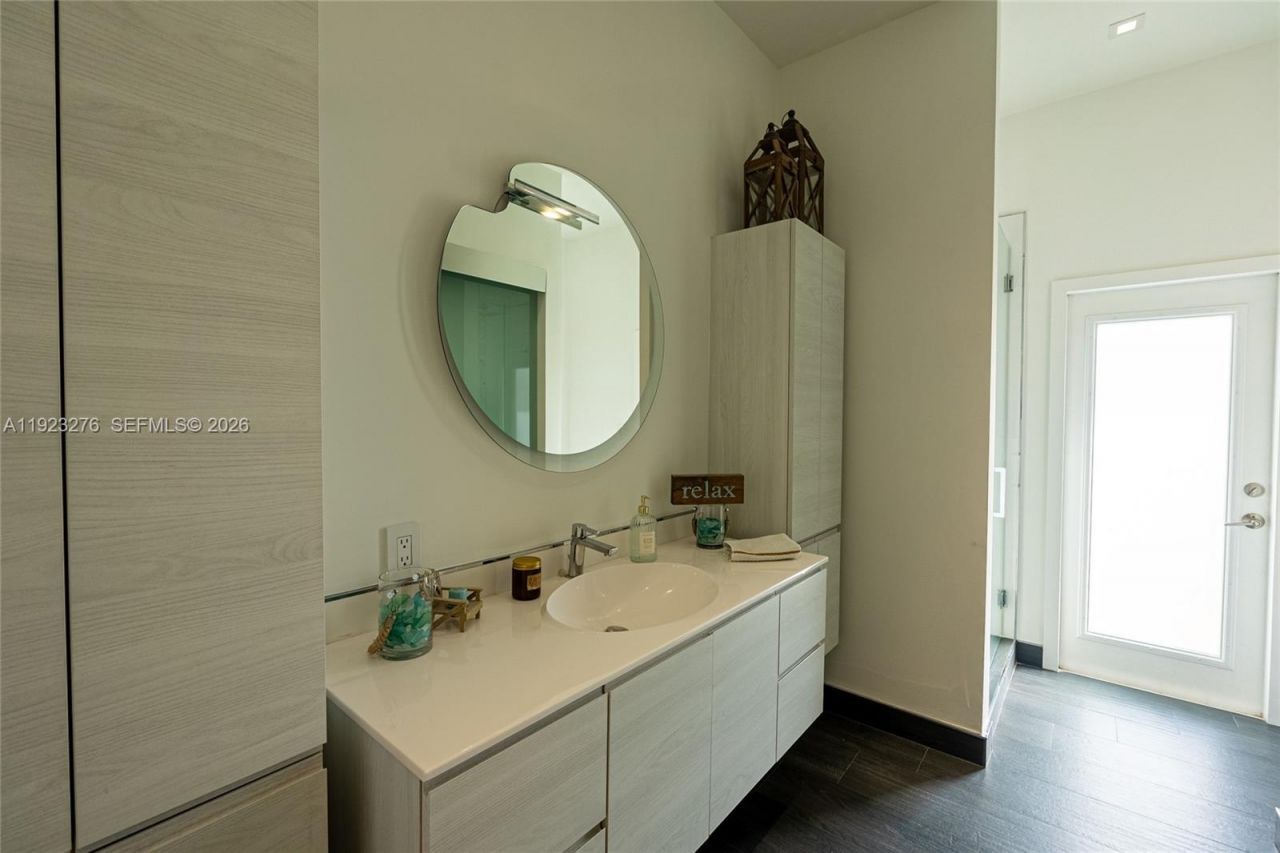 9895 NW 28th Ter, Doral, FL 33172 Photo