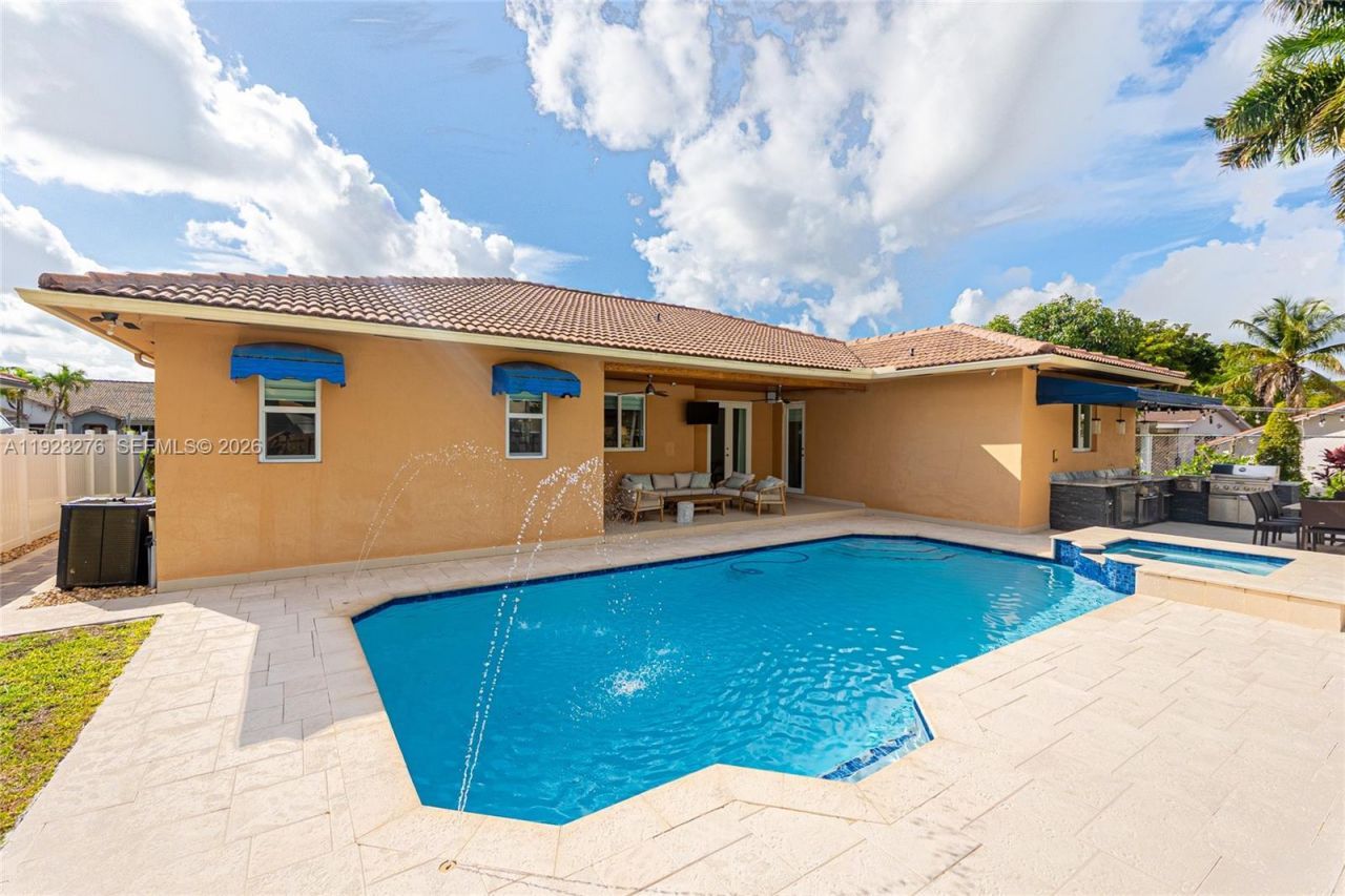 9895 NW 28th Ter, Doral, FL 33172 Photo