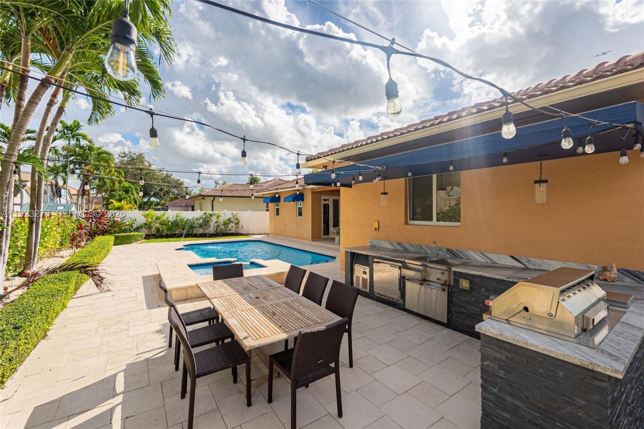 9895 NW 28th Ter, Doral, FL 33172 Photo