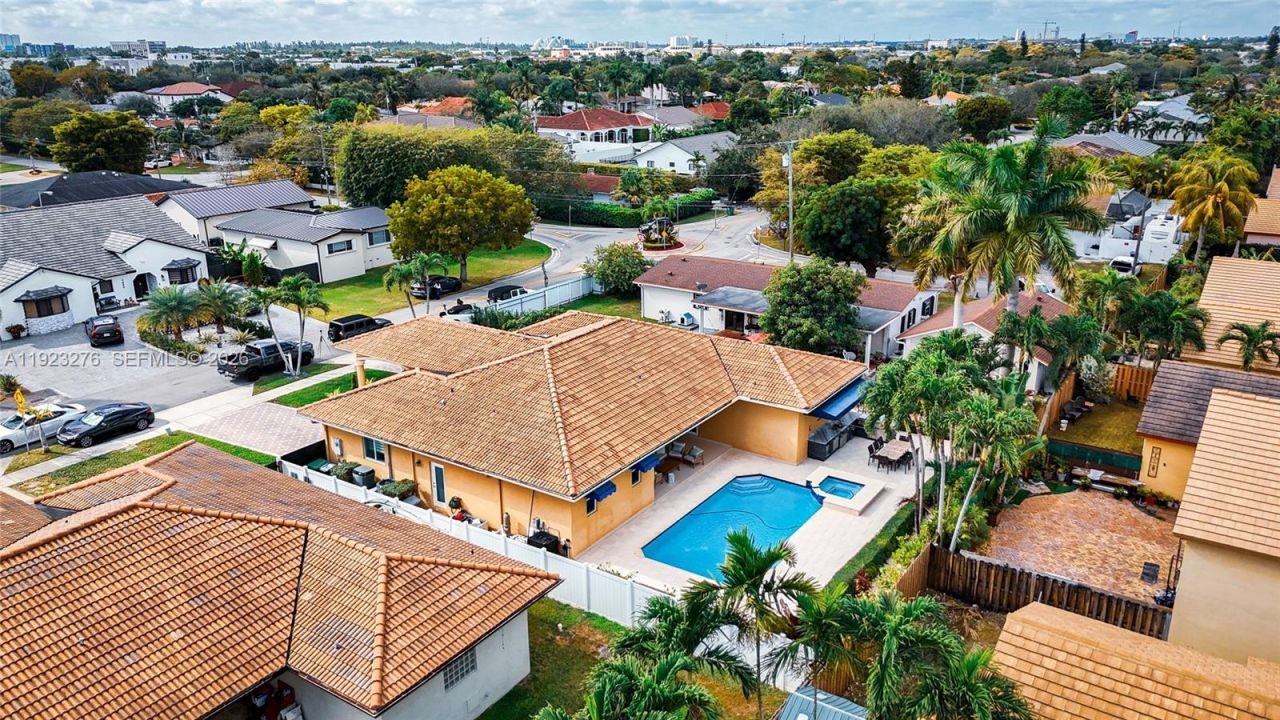 9895 NW 28th Ter, Doral, FL 33172 Photo