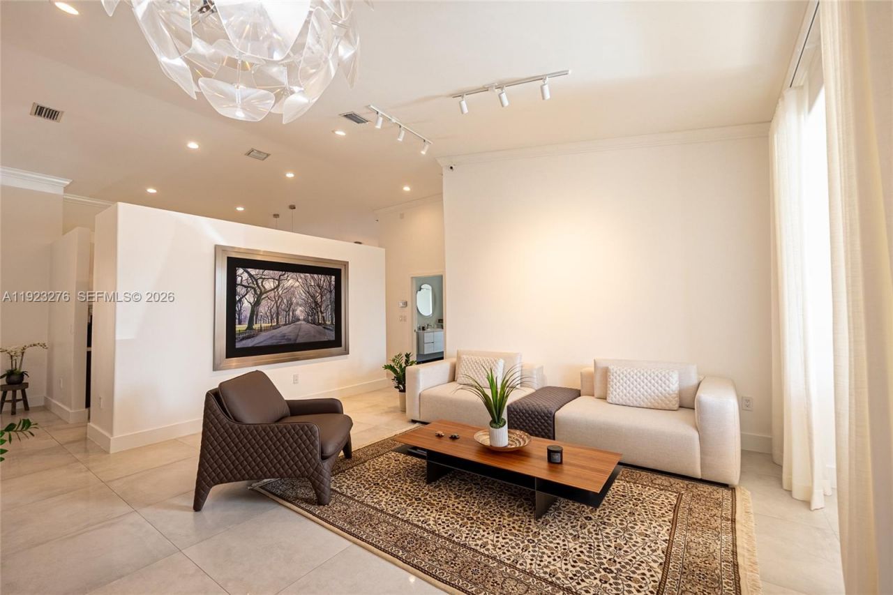 9895 NW 28th Ter, Doral, FL 33172 Photo