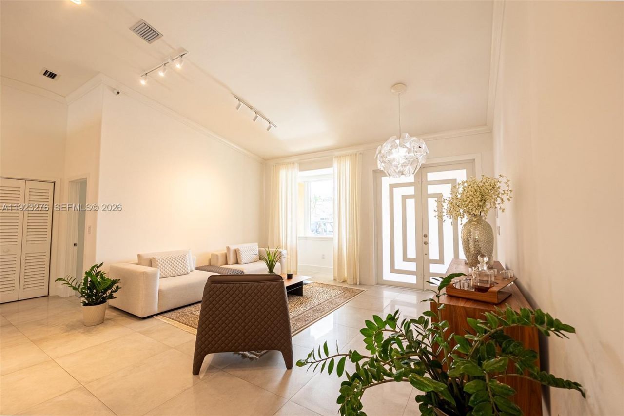 9895 NW 28th Ter, Doral, FL 33172 Photo