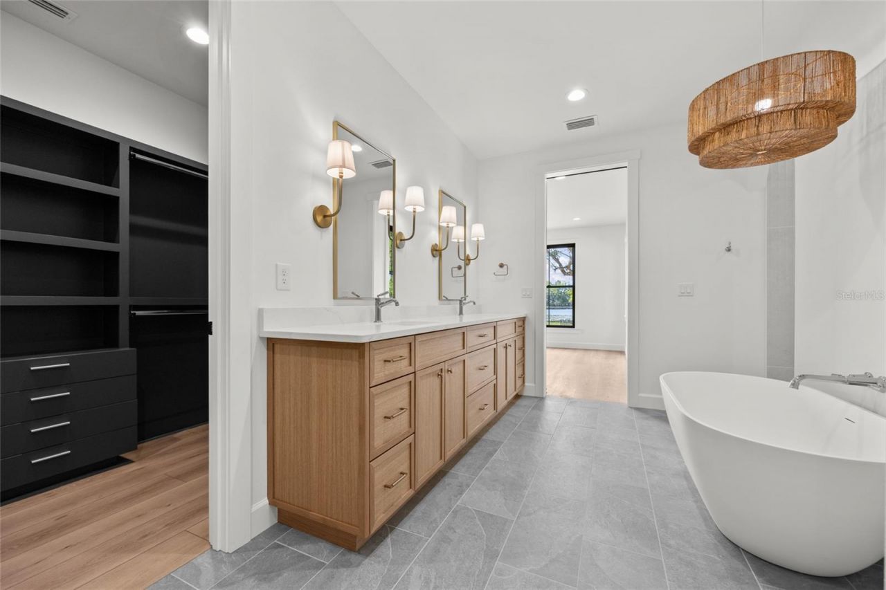 264 NW Sylvi Drive, Lake City, FL 32055 Photo