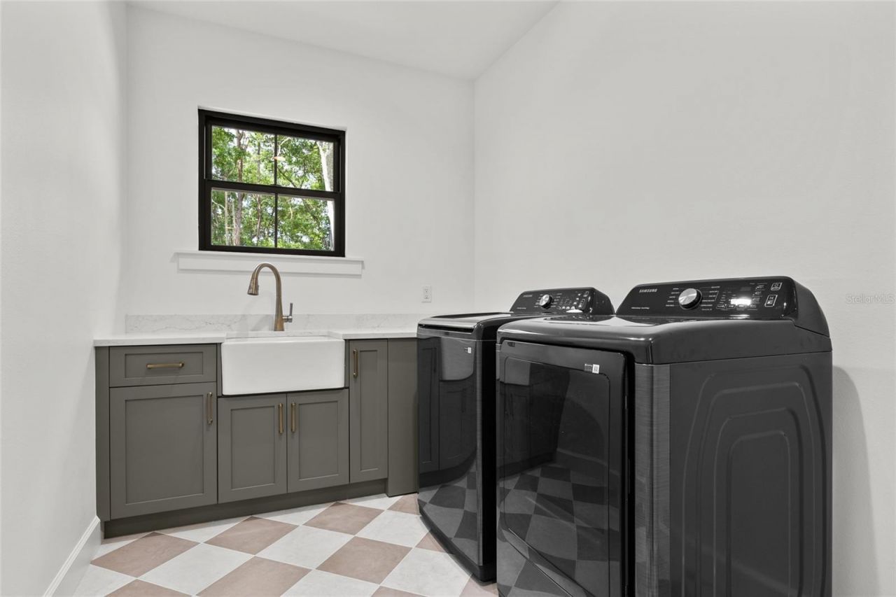 264 NW Sylvi Drive, Lake City, FL 32055 Photo