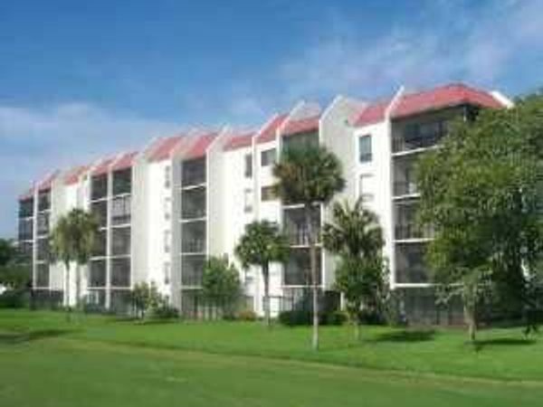 3050 Presidential Way, Unit 206, West Palm Beach, FL 33401