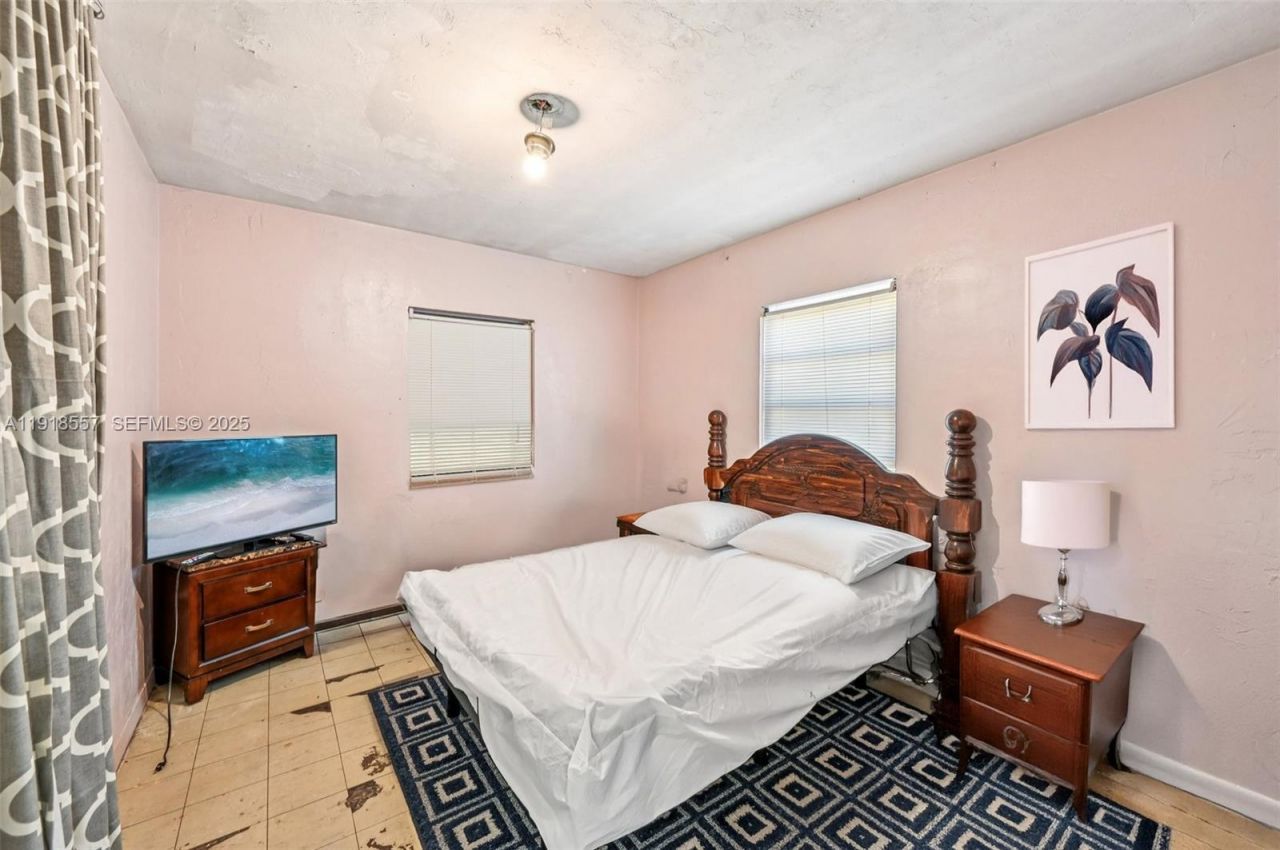 15900 NW 27th Ct, Miami Gardens, FL 33054 Photo