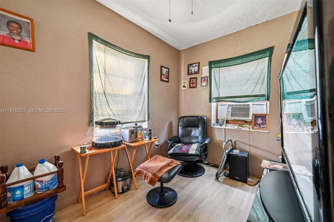 15900 NW 27th Ct, Miami Gardens, FL 33054 Photo