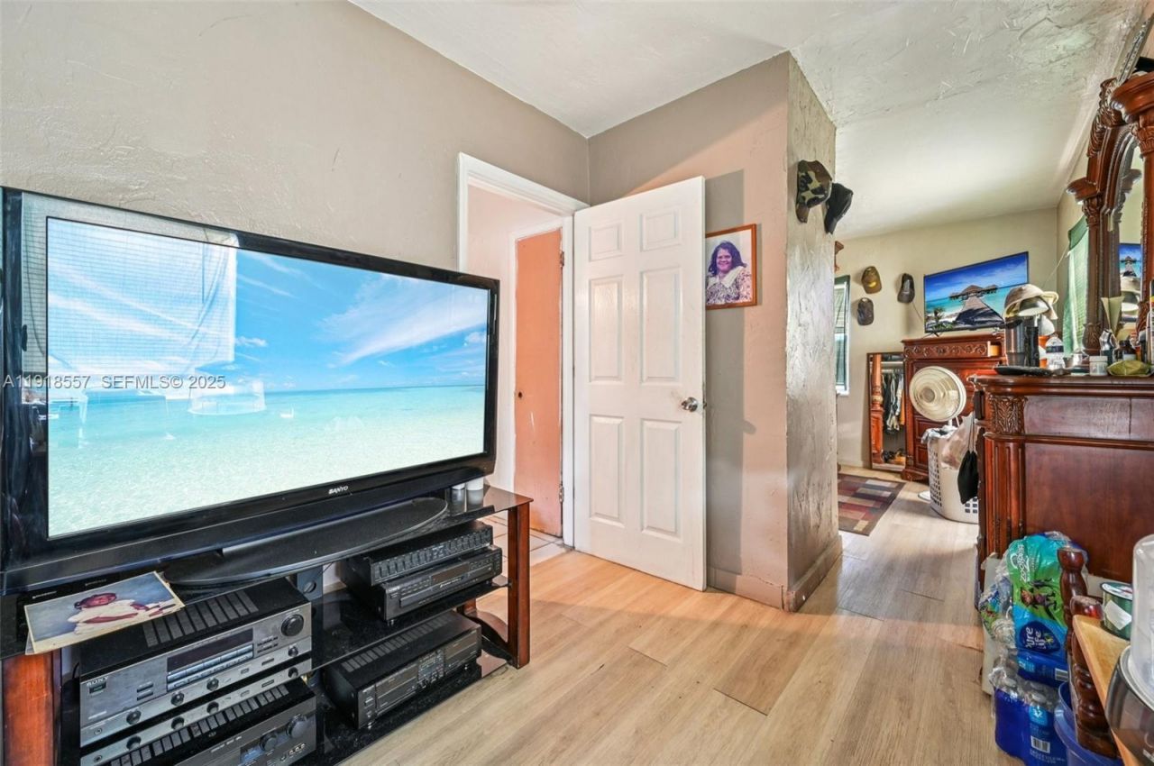 15900 NW 27th Ct, Miami Gardens, FL 33054 Photo