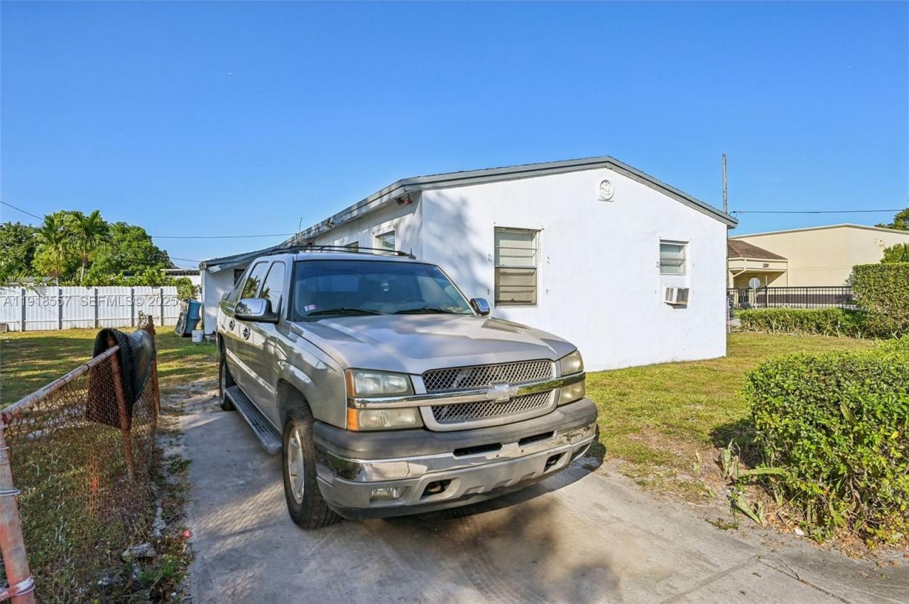 15900 NW 27th Ct, Miami Gardens, FL 33054 Photo