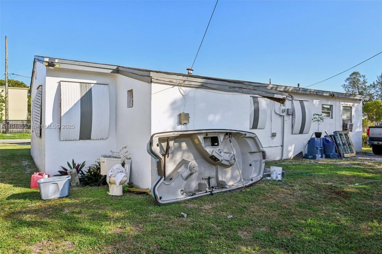 15900 NW 27th Ct, Miami Gardens, FL 33054 Photo