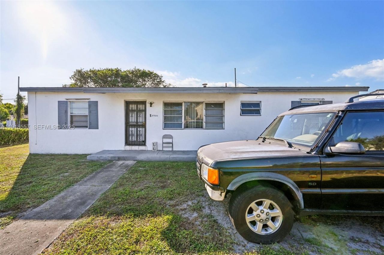 15900 NW 27th Ct, Miami Gardens, FL 33054 Photo