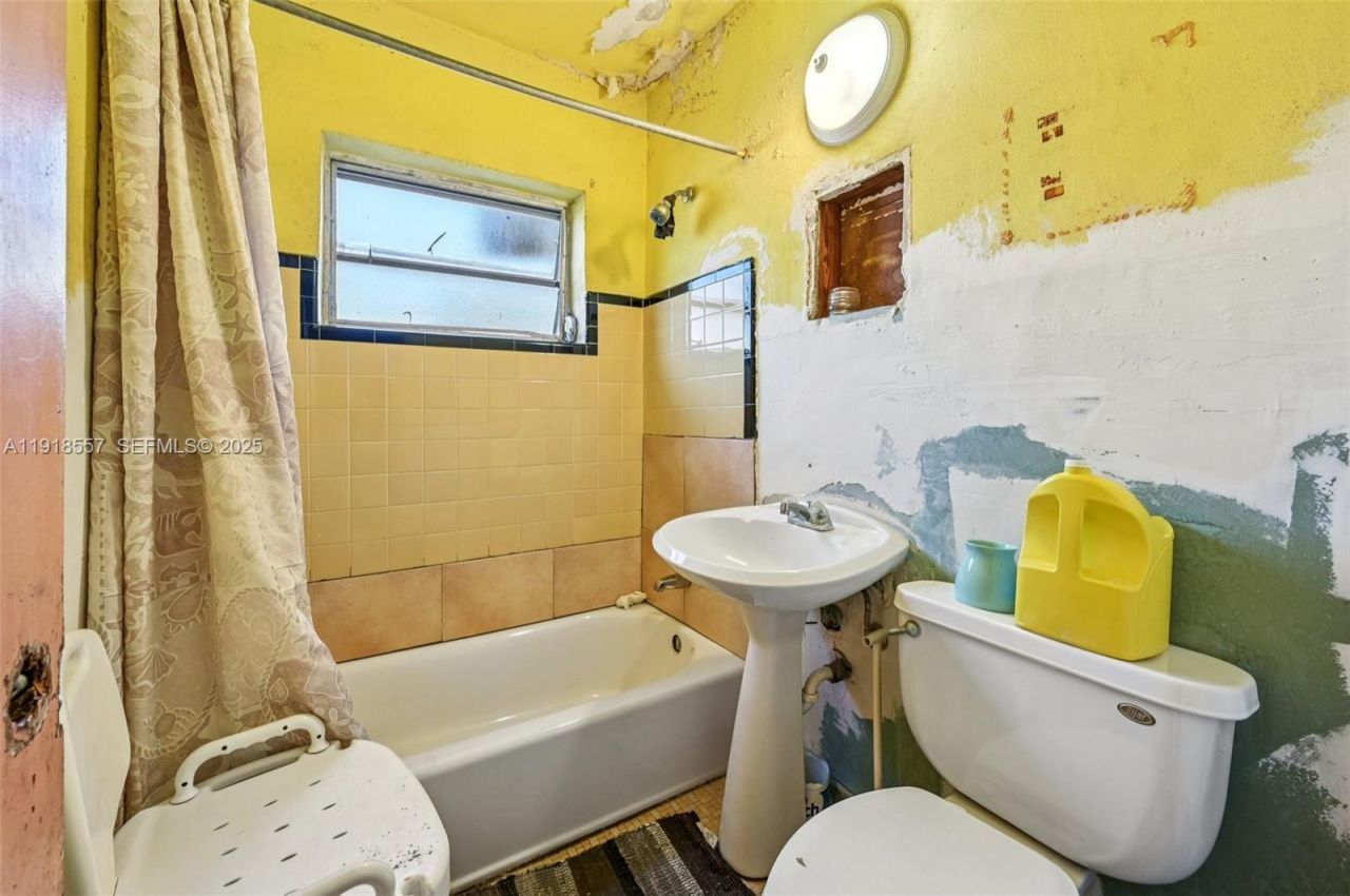 15900 NW 27th Ct, Miami Gardens, FL 33054 Photo