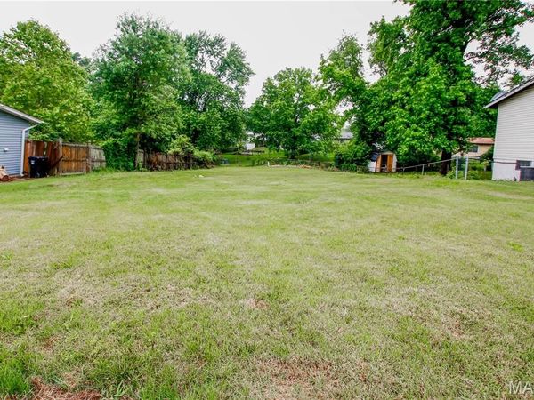 11737 Vizcuya Court, Unincorporated, MO 63033