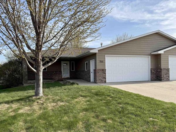 711 W 16th Ave, Mitchell, SD 57301