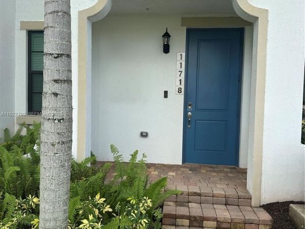 11718 SW 13th Ct, Pembroke Pines, FL 33025