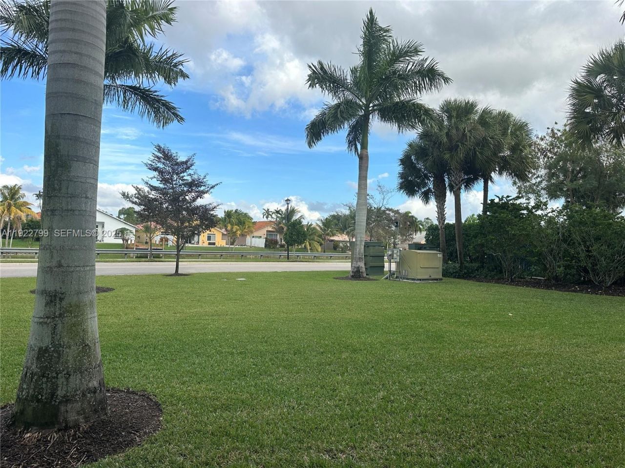 11718 SW 13th Ct, Pembroke Pines, FL 33025 Photo