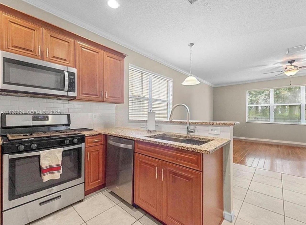 168 Canterbury Pl, Royal Palm Beach, FL 33414 Photo