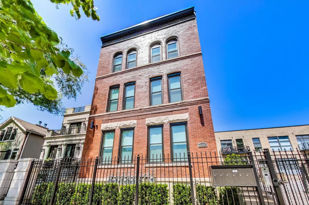 2312 W Ohio Street, Unit 2S, Chicago, IL 60612 Main Photo