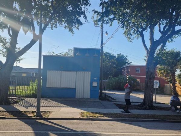 1865 N Tamarind Ave, West Palm Beach, FL 33407