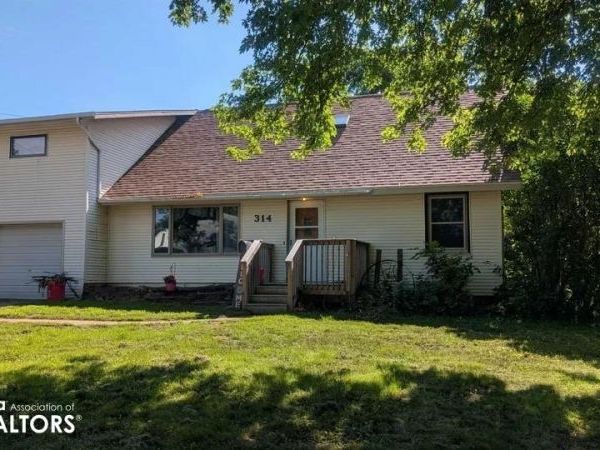 314 N 12th Street, Estherville, IA 51334