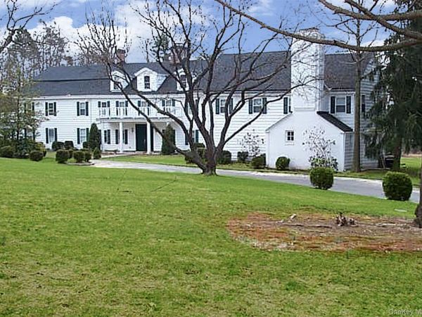 2 Langley Lane, Old Westbury, NY 11568