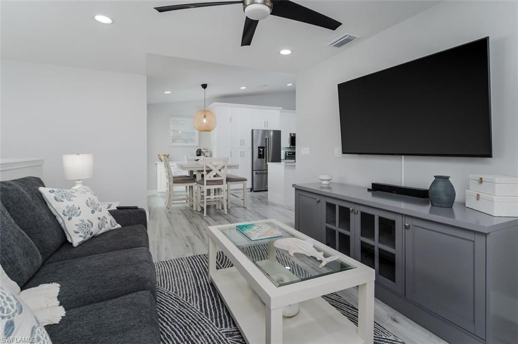 834 Gulf Pavilion Dr, Unit 204, Naples, FL 34108 Photo