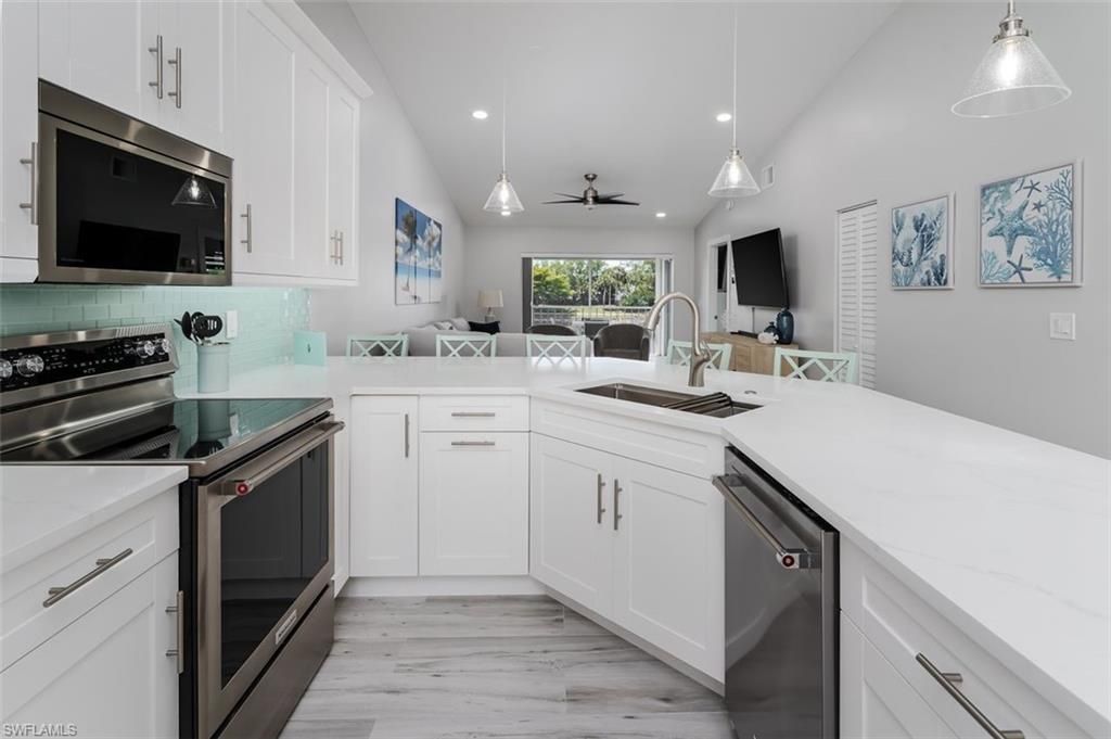 834 Gulf Pavilion Dr, Unit 204, Naples, FL 34108 Photo