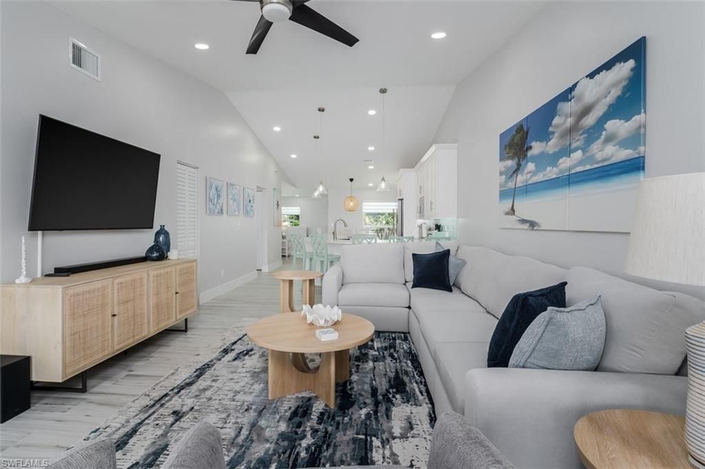 834 Gulf Pavilion Dr, Unit 204, Naples, FL 34108 Photo