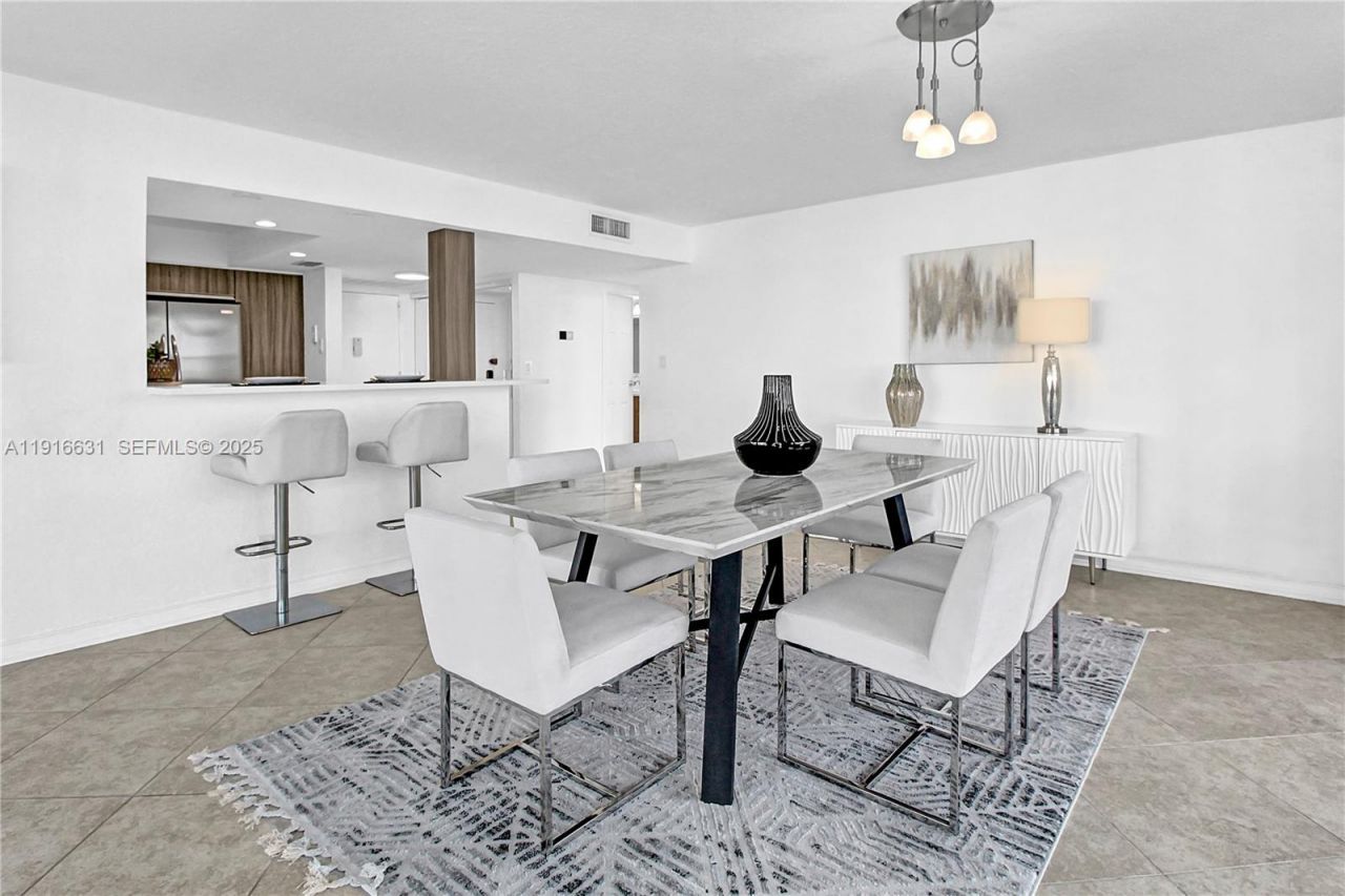 800 Parkview Dr, Unit 821, Hallandale Beach, FL 33009 Photo