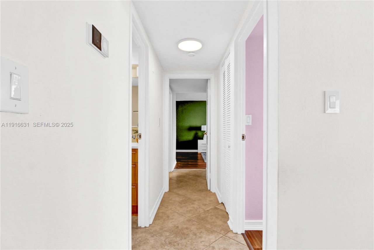 800 Parkview Dr, Unit 821, Hallandale Beach, FL 33009 Photo