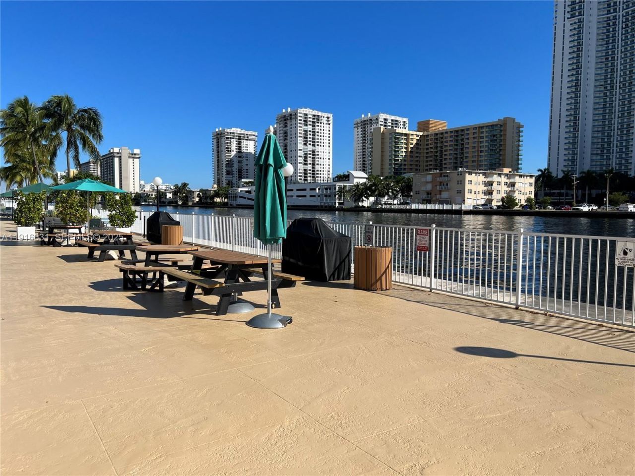 800 Parkview Dr, Unit 821, Hallandale Beach, FL 33009 Photo