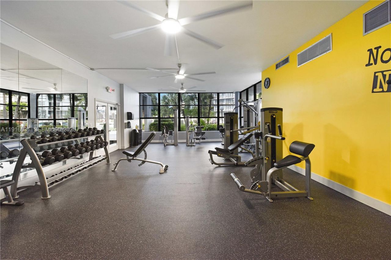 800 Parkview Dr, Unit 821, Hallandale Beach, FL 33009 Photo