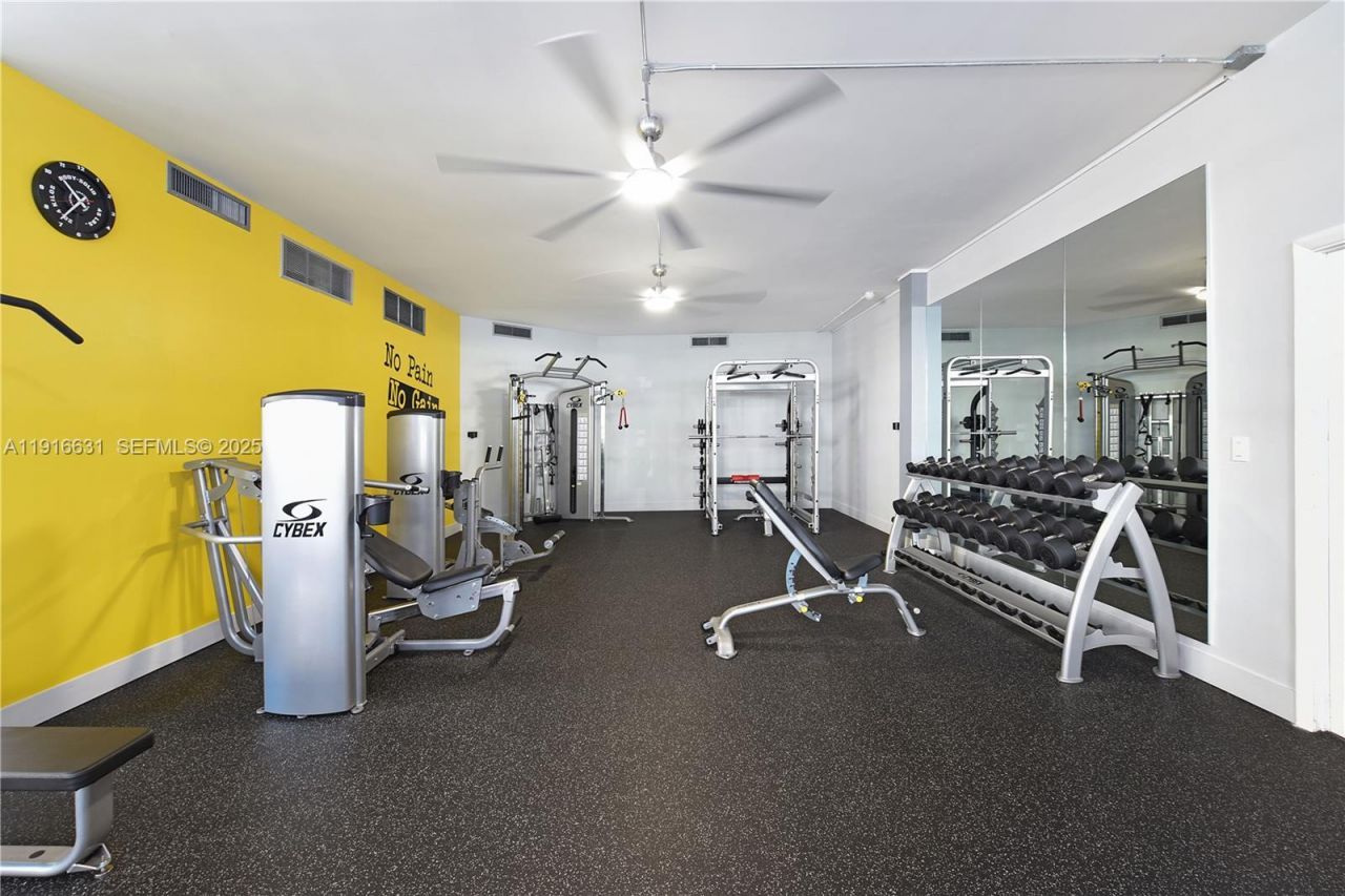 800 Parkview Dr, Unit 821, Hallandale Beach, FL 33009 Photo